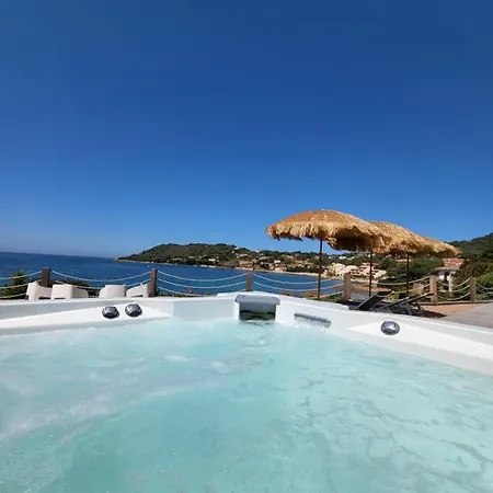 Pieds Dans L'eau Avec Acces Et Jacuzzi *