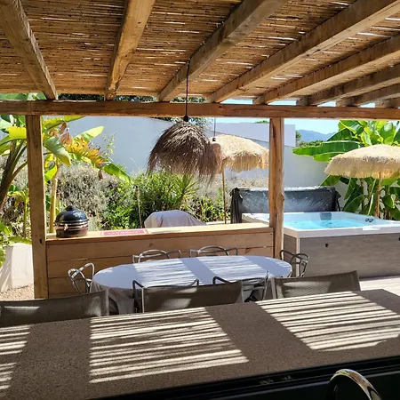Pieds Dans L'eau Avec Acces Et Jacuzzi Villa
