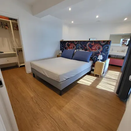 Villa Pieds Dans L'eau Avec Acces Et Jacuzzi